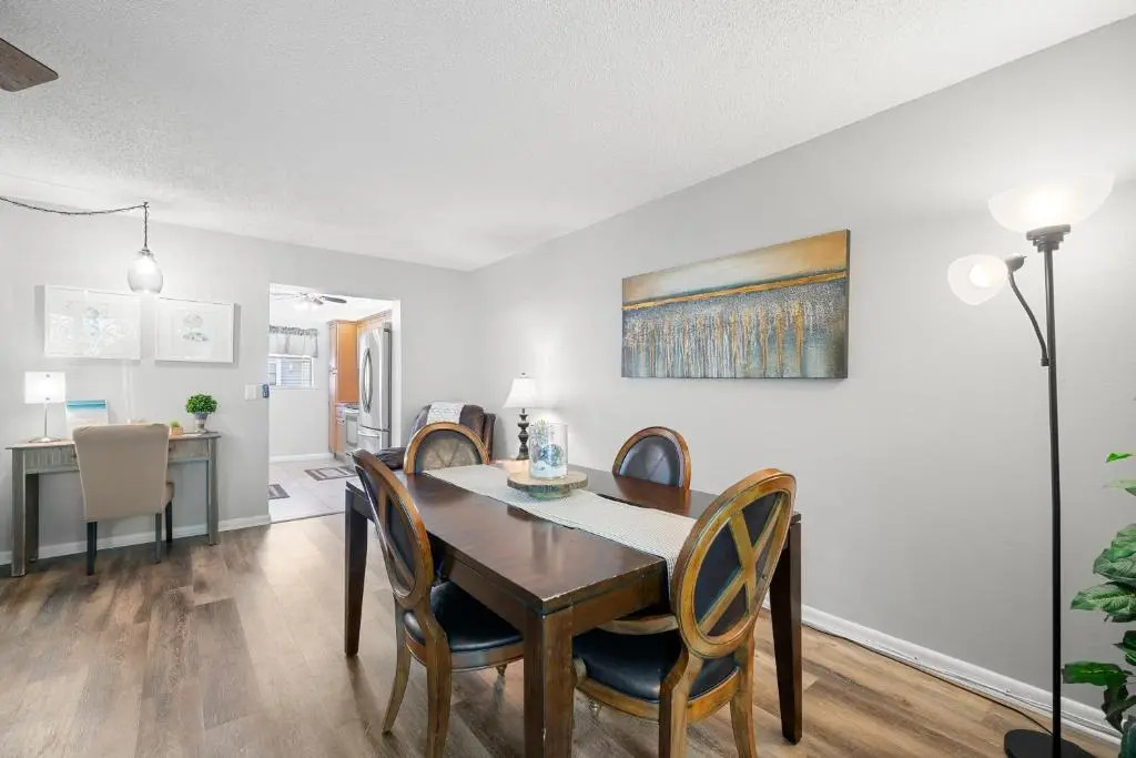 Seashell 19, 2 Bedrooms, Pool Access, WiFi, Sleeps 6, Walk to Beach