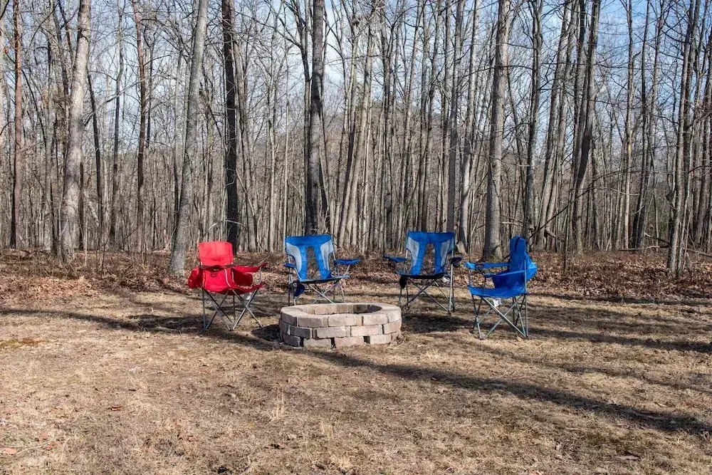 Cozy Winter Retreat: Great Location & Pet Friendly