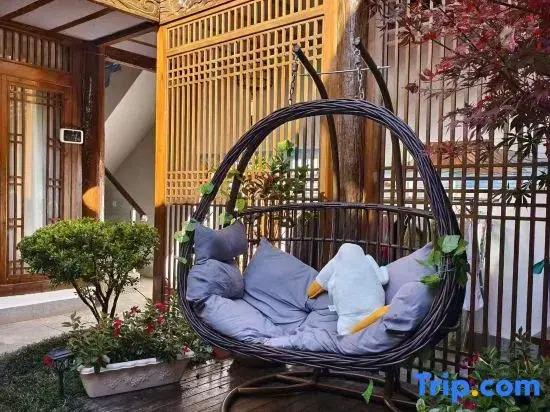 Lijiang Ancient City Xishan Tea House Inn
