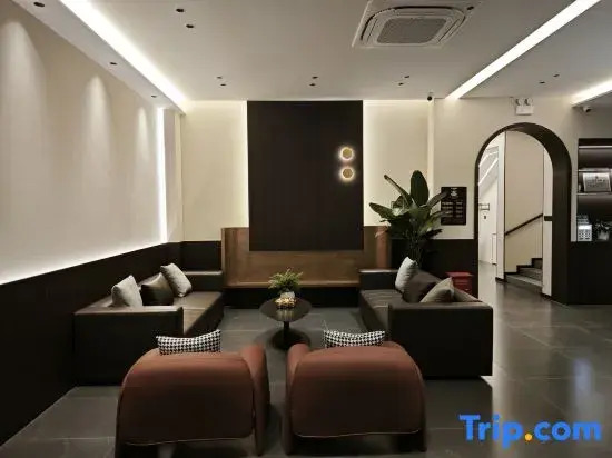 Huasheng Hotel (Jinzhou Yi Fengguo Temple)