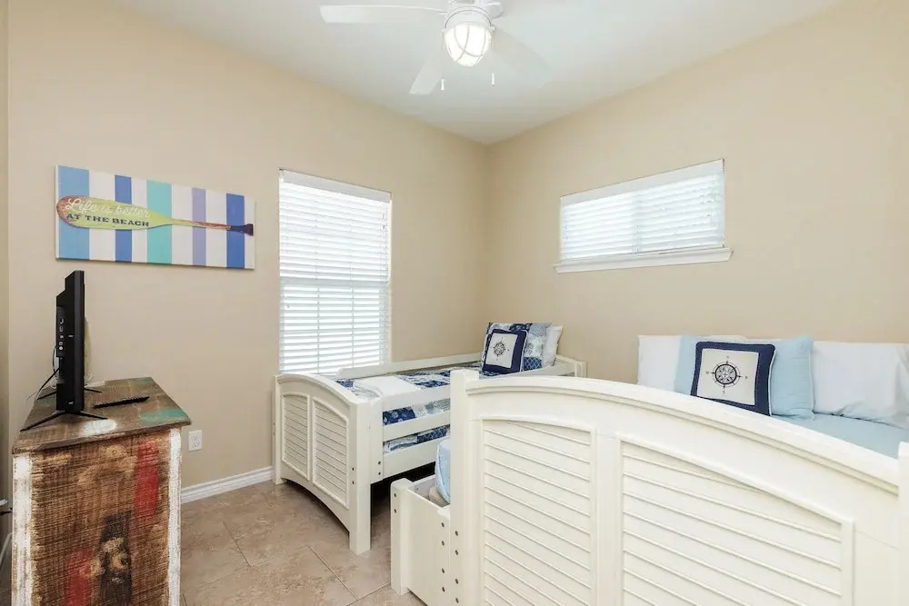 Comfy 2 bedroom | Pets & Shared Pool