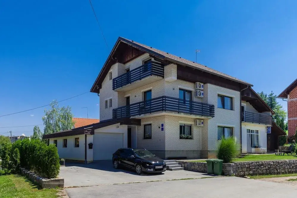 Rooms & apartments Karlo