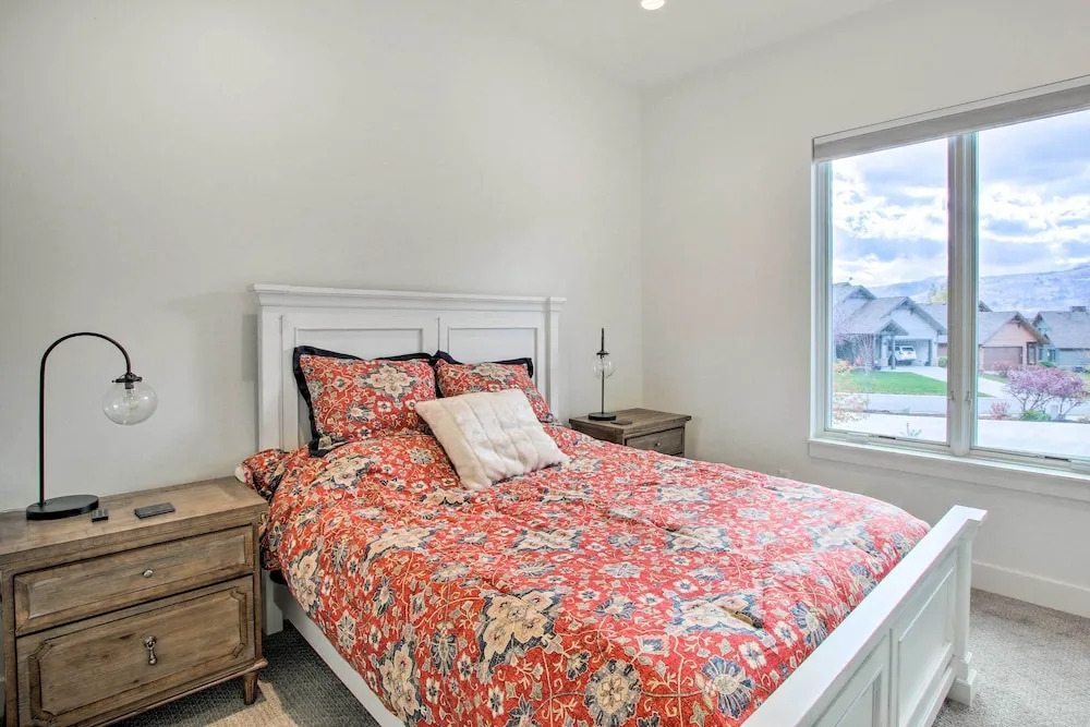 Scenic Eden Gem w/ Hot Tub ~ 6 Mi to Ski Area