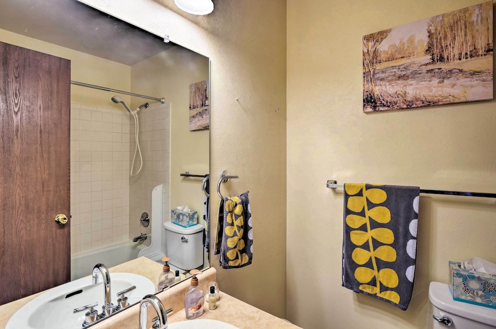 1 Block to Waterfront: Grand Lake Condo w/ Balcony