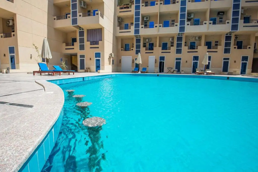 Pool View Near El Gouna With Top Floor Balcony & Kitchen - 2 x Large Pools - European Standards - Tiba Resort C34