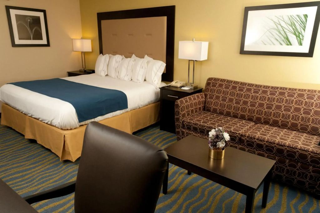 Holiday Inn Express Hotel & Suites Bloomington-Normal University Area by IHG