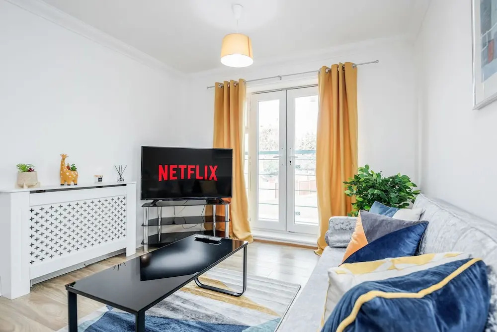 2br-sleeps4-parking-eastlondon