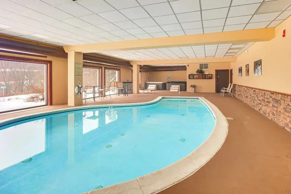 Hike, Bike & Swim: Mt Snow Condo w/ Resort Perks