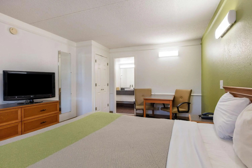 Motel 6-Knoxville, TN