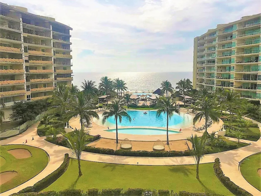 Luxury Beachfront Condo at Del Canto Residences - Amazing Views