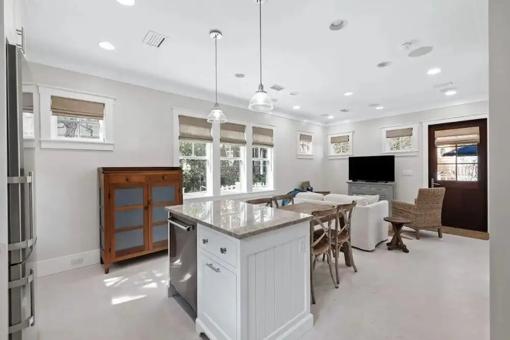 Sea La Vie Seaside Carriage House