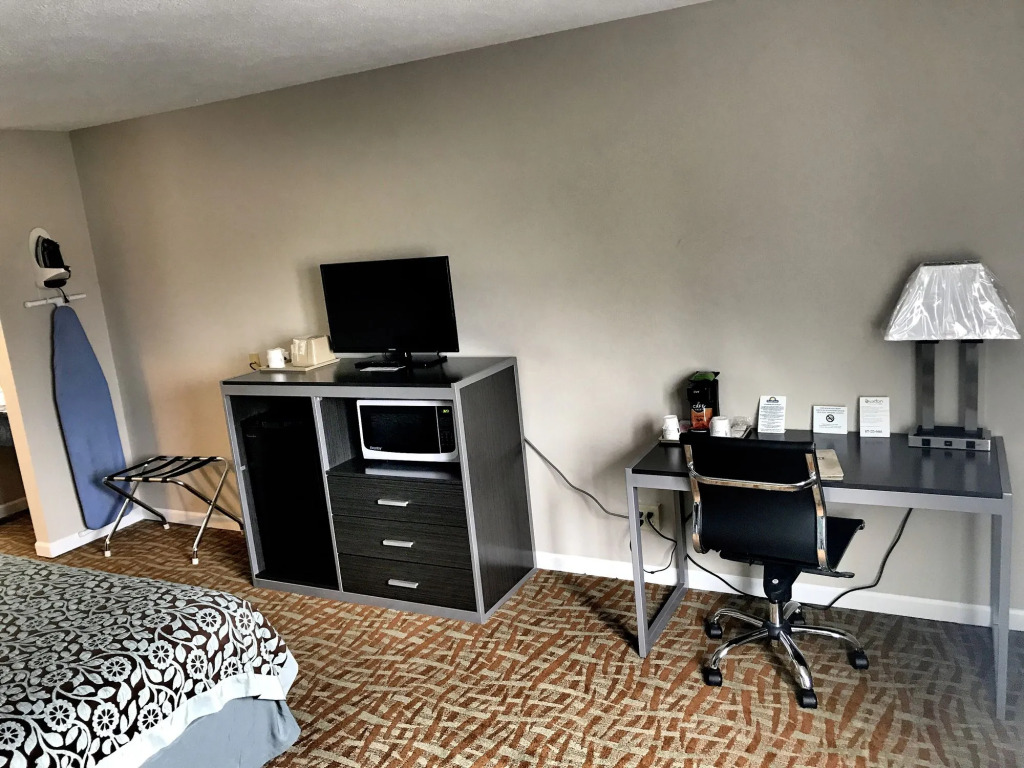 BridgePointe Inn & Suites by BPhotels, Council Bluffs, Omaha Area