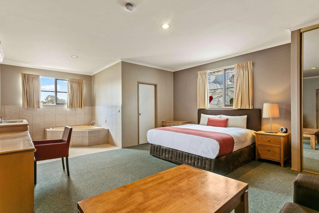 Quality Inn Colonial