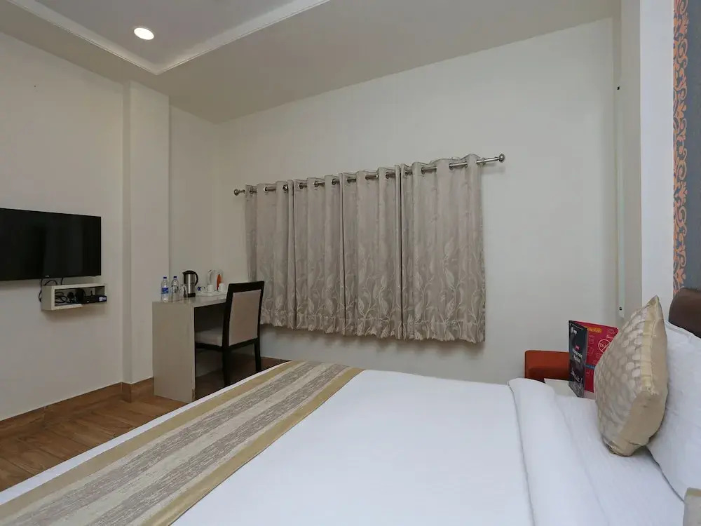OYO 9649 Hotel Vijay Palace