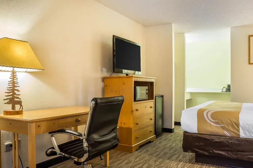Woodland Inn & Suites