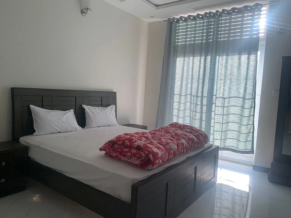 Roomph Transit Guest House