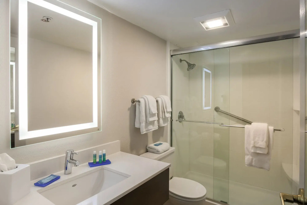 Holiday Inn Express Milwaukee - West Medical Center by IHG