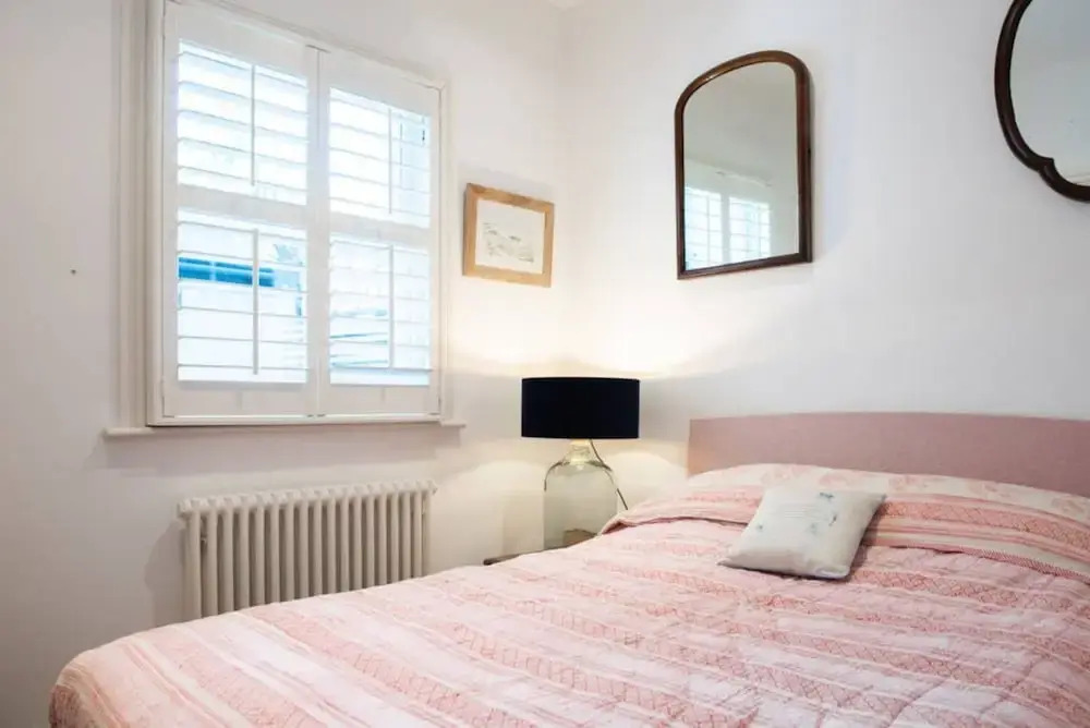 Stylish 2 Bedroom Flat Overlooking The River