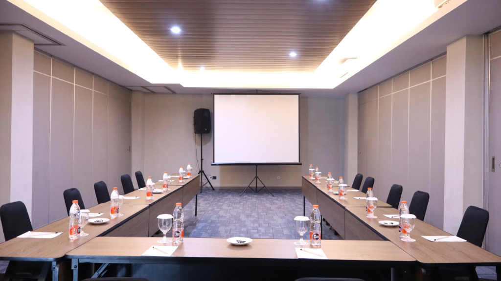 Front One Gosyen Hotel Salatiga