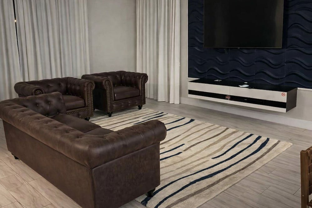 Reunion 3BR Villa Near Disney + Pool Access