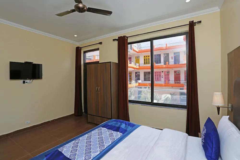 OYO 8905 Hotel Tapastali