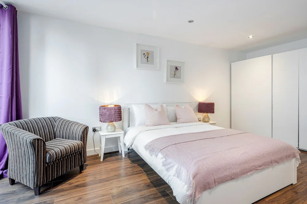 Royal Docks Guesthouse by LUXHABITAT