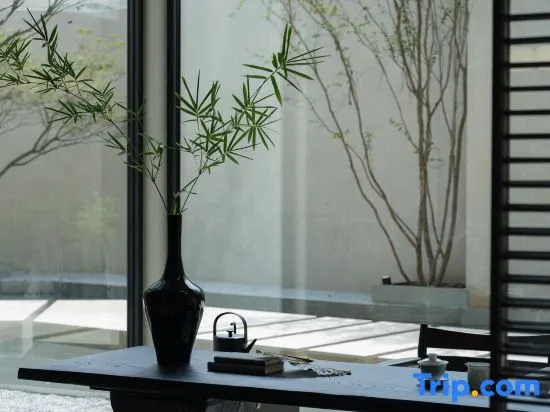 Xianju Chun and Qingxi Homestay