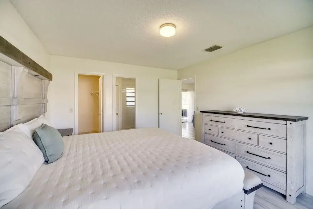 Sun, Sand & Relaxation! Home w/ Lanai in Palm Bay