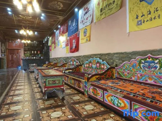 Danba Arong Folk Custom House