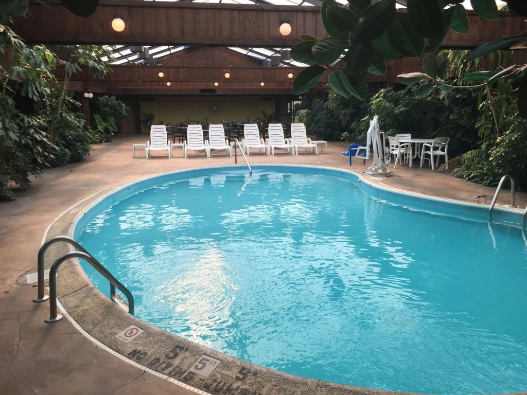 Greenfield Inn & Suites Elizabethtown, KY I65 Exit 94