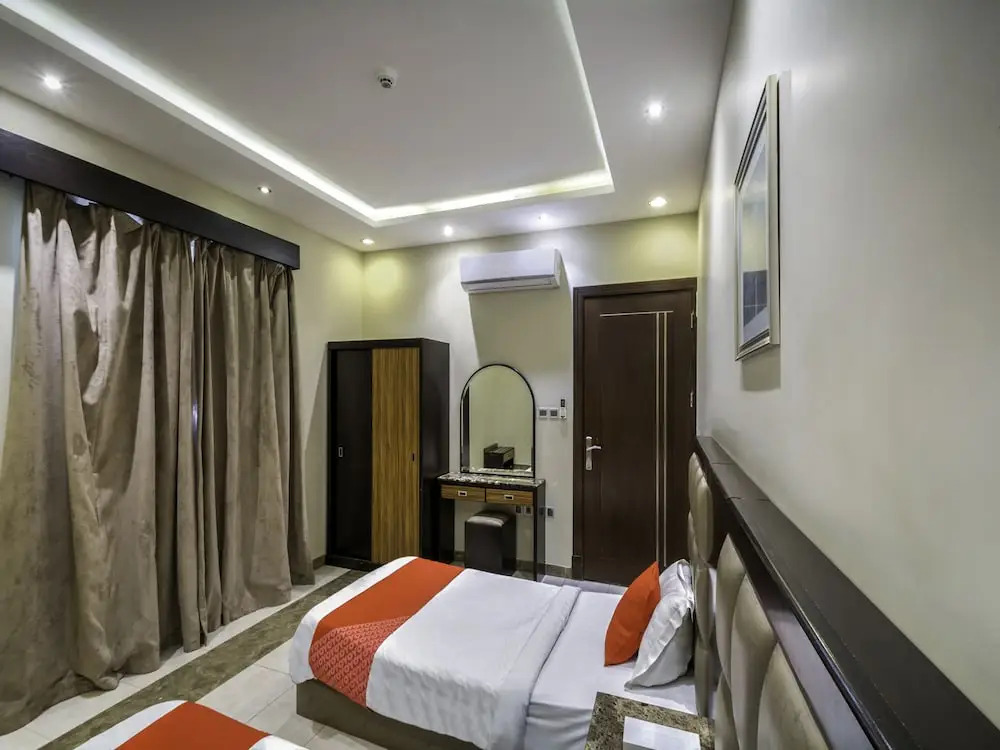 OYO 160 Dotel Suites