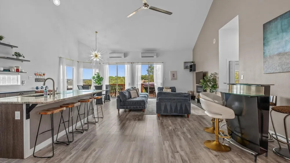 Lakefront Retreat w Pool, Hot Tub & Stunning Views