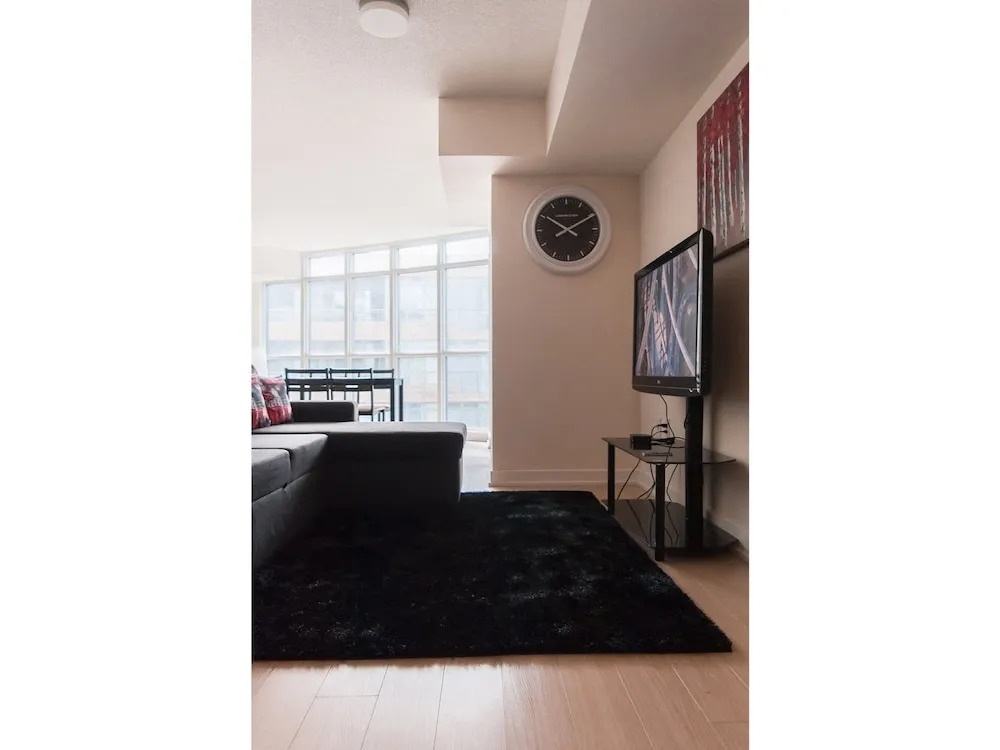 N2N Suites - Downtown Lake & City View offered by Short Term Stays