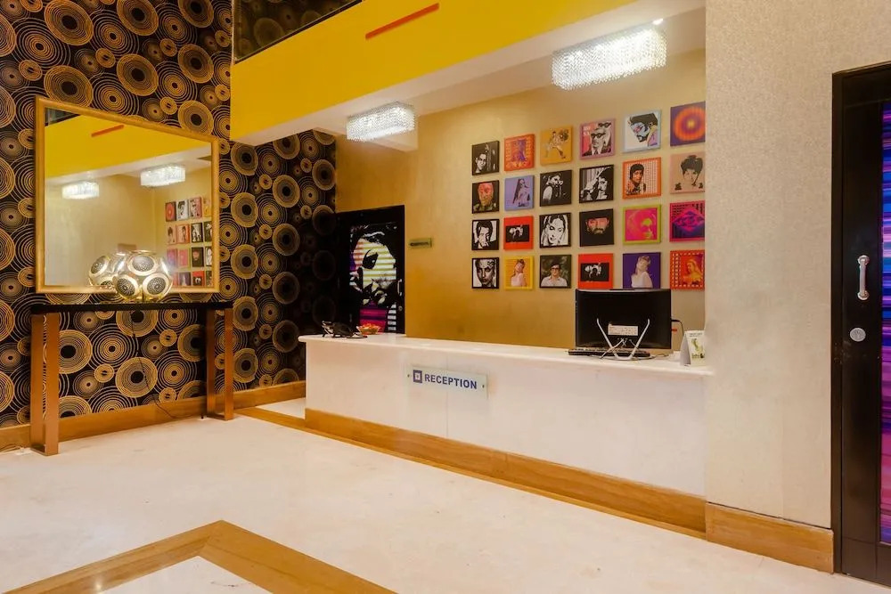 Capital O 40728 Bollywood Design Hotel