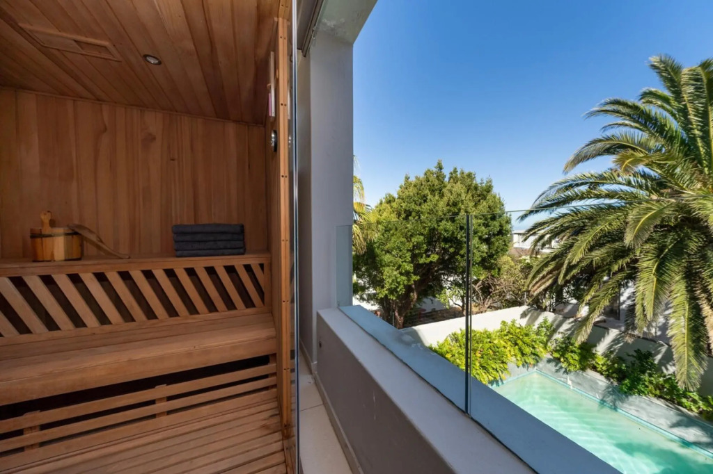 Amara Lincoln - 100m From Camps Bay Beach