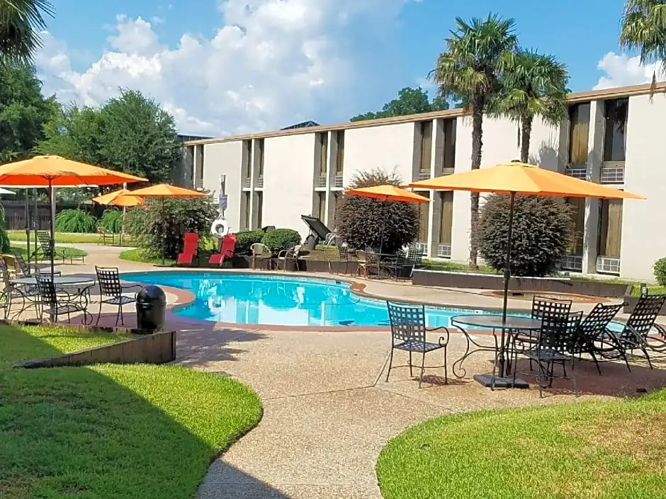 Clarion Inn