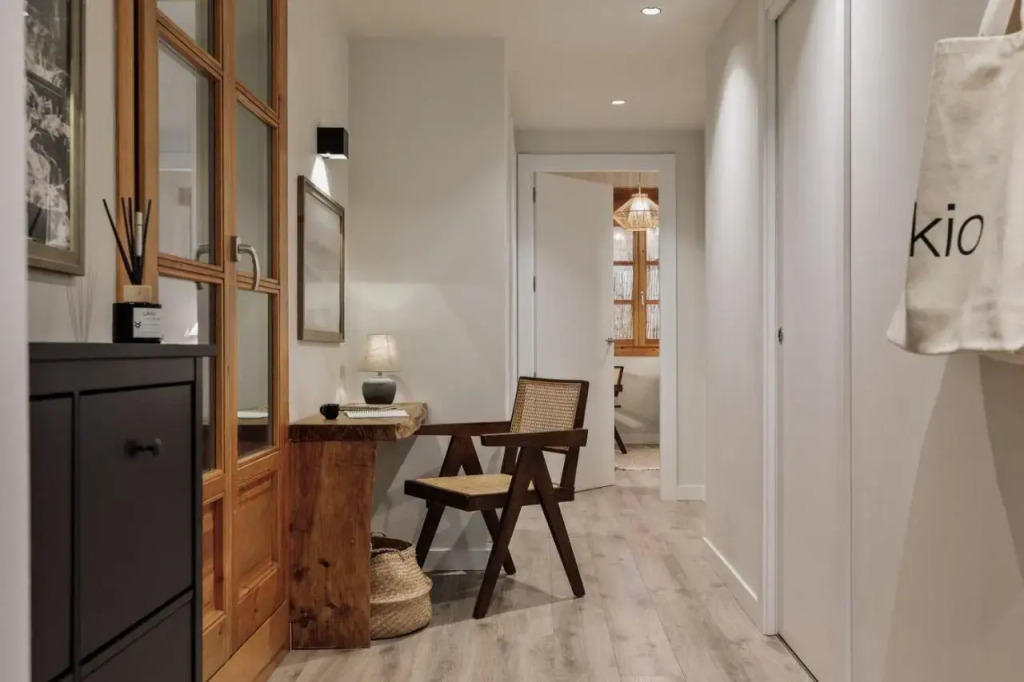 2 BR Picasso Penthouse with Terrace - HOA 42131