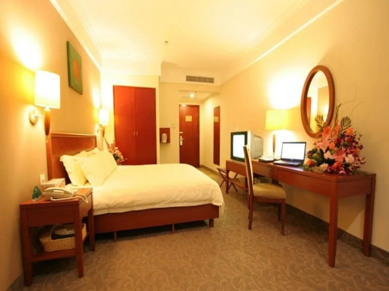 Green Tree Inn Express Qingdao Railway Station Zhanqiao Yacht Wharf