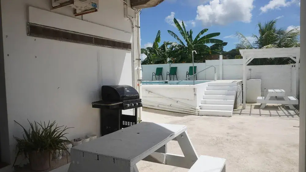 Poolside Seaview Studio With Infinity Pool & Overwater Deck Near Airport, 1st FL