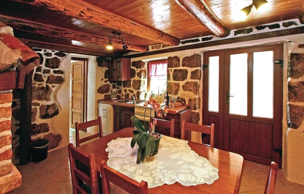 Amazing Home In Supetarska Draga
