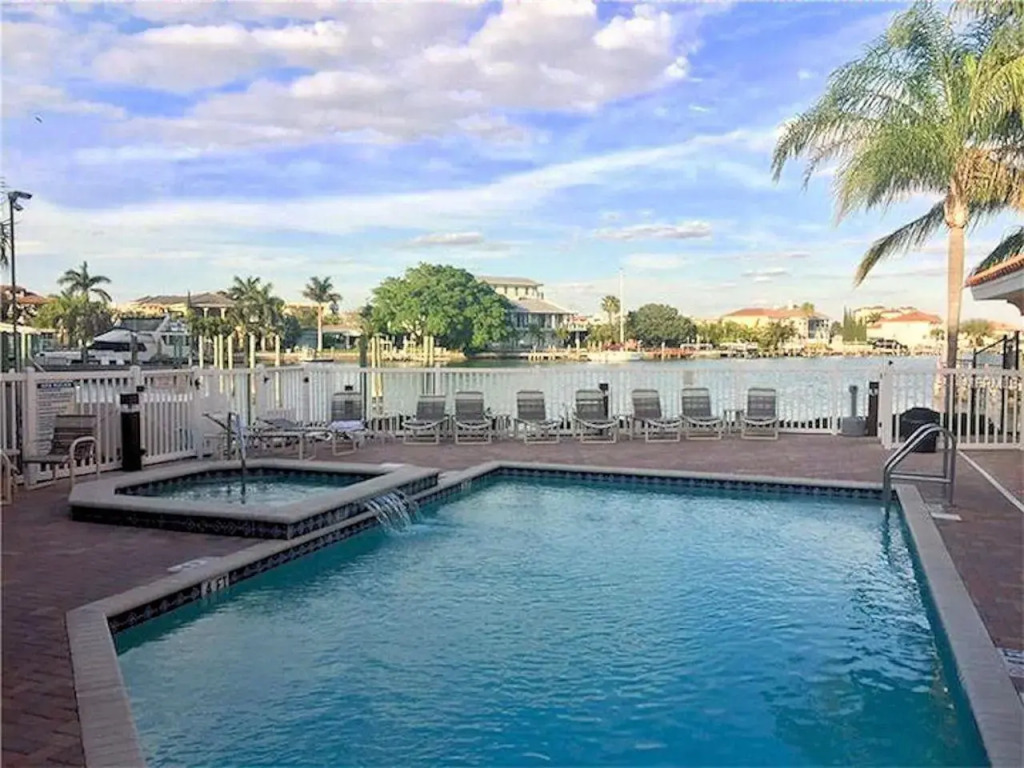 Luxury 5 Star Waterfront Condo 3 Bdr 2 Bath Pool Hot-Tub Panoramic Gulf and Intracoastal Waterway Views