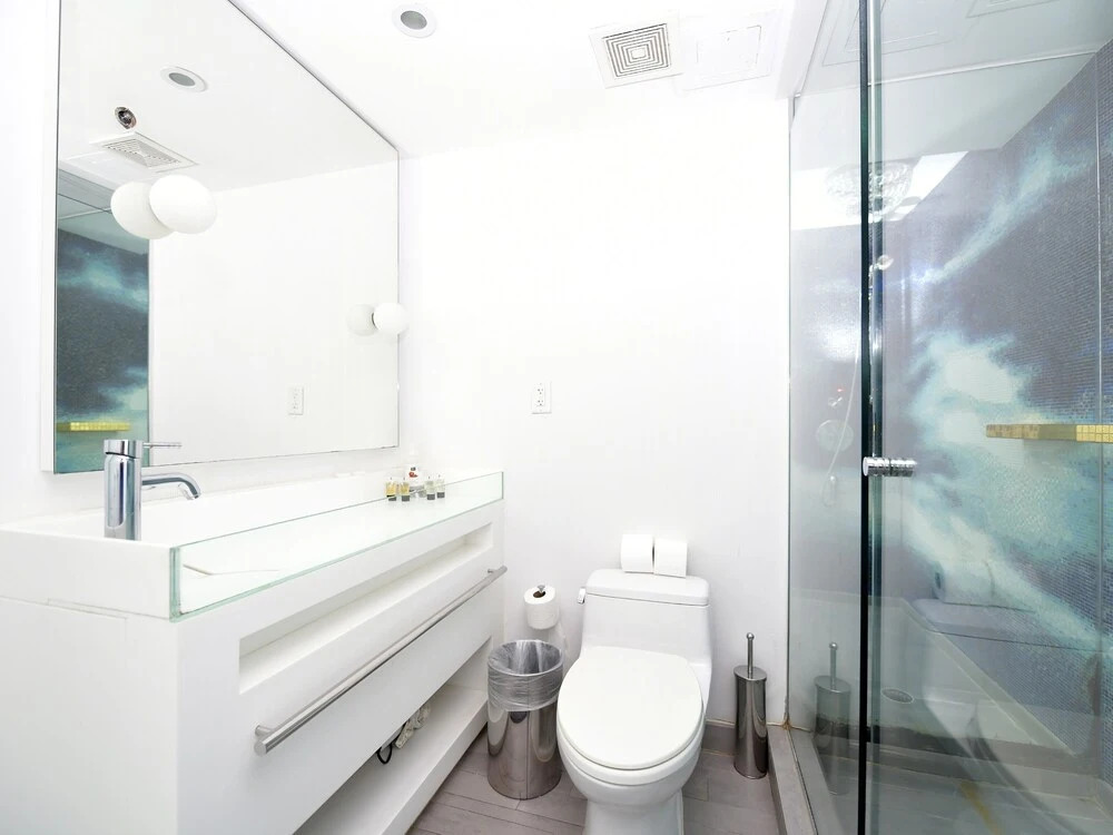 Miami World Rental - Mondrian 821