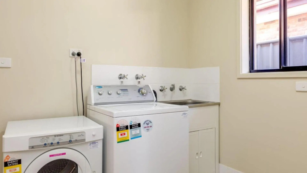 Loralyn - Waterfront, wheelchair accessible
