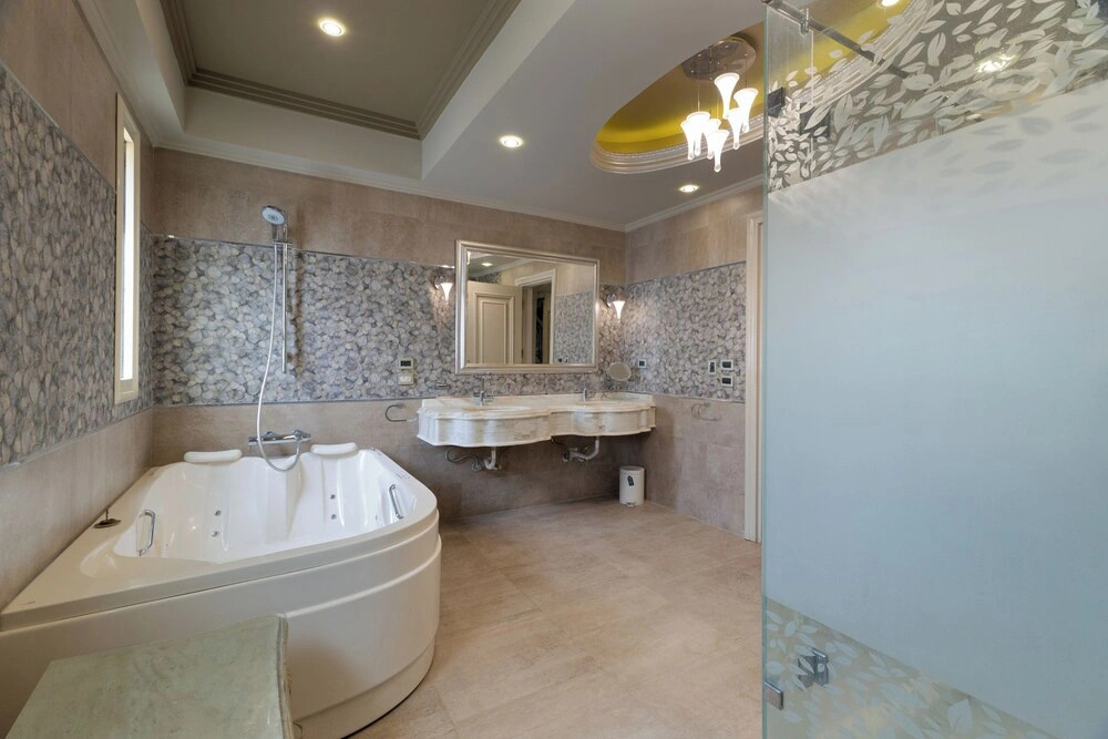 Villa with private pool and garden