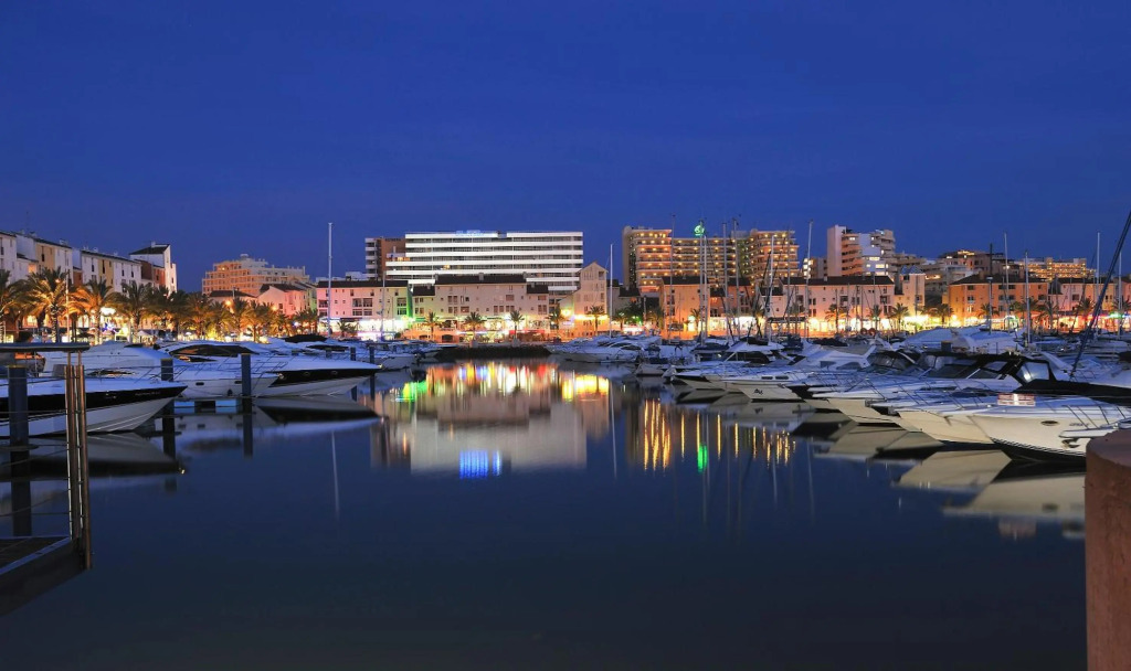 Luxurious T2 apartment, Olhos Dagua