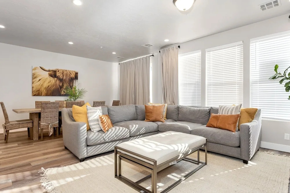 Family Fun Getaway #2333 5 Bedroom Townhouse by RedAwning