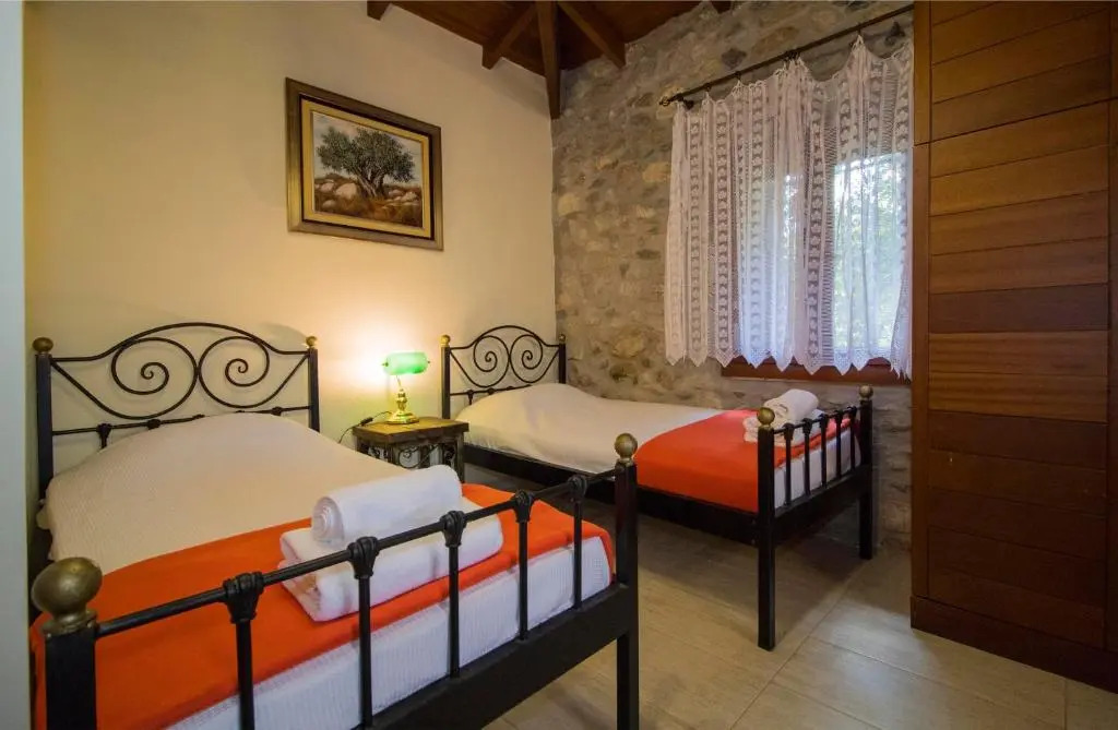 Laconian Collection 'Vilitsa At Parori'