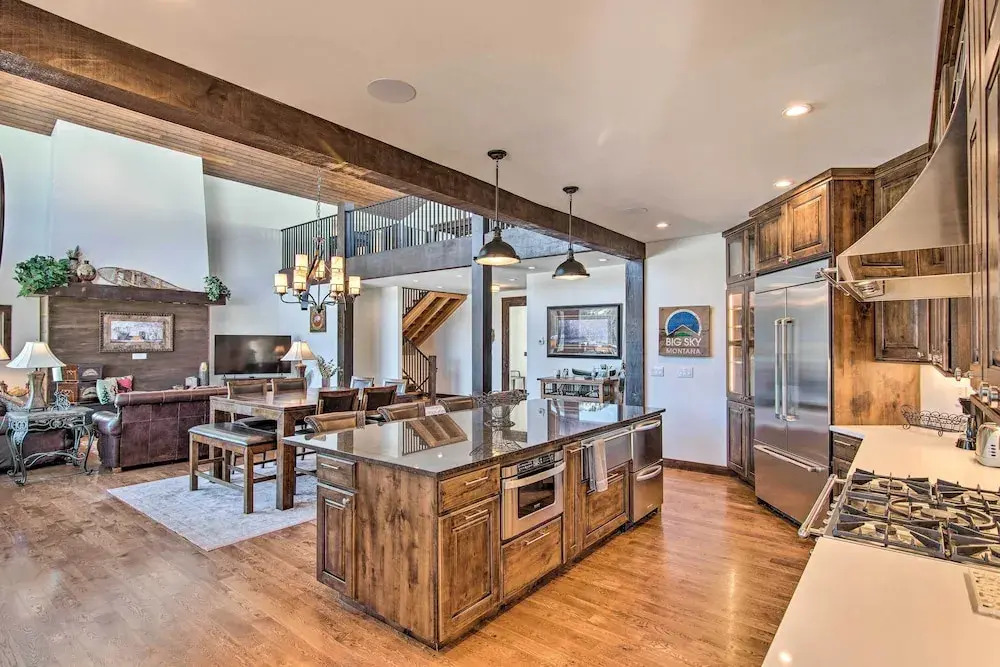 Spacious Big Sky Home w/ Hot Tub & Grill