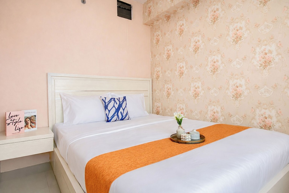 Neat 2Br For 3 Pax At Bassura City Apartment