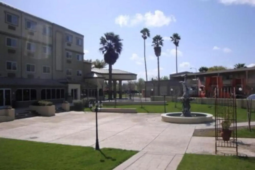 Ramada by Wyndham West Sacramento Hotel and Suites
